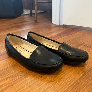 Journee Collection Classic Black Loafers